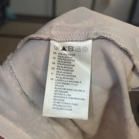 Beautiful Floral Blouse!🌸🍍🍍🍍 - Picture 8 of 8